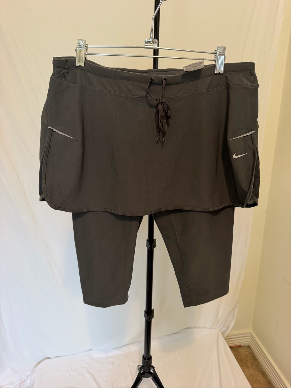 Nike Dri-FIT Skapris Skirted Capri Leggings Black Women’s Large